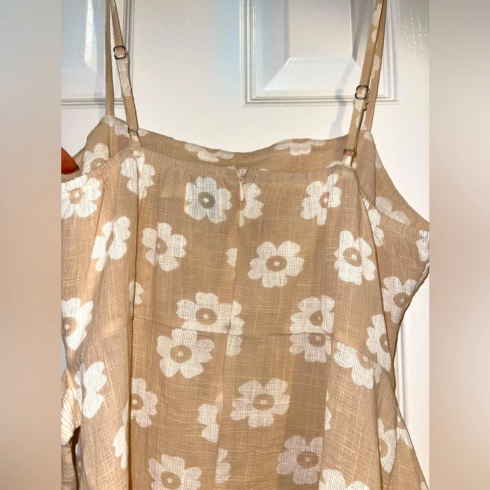 Tan light cotton flower wrap dress with zipper Size 6 by Polly - Picture 3 of 7